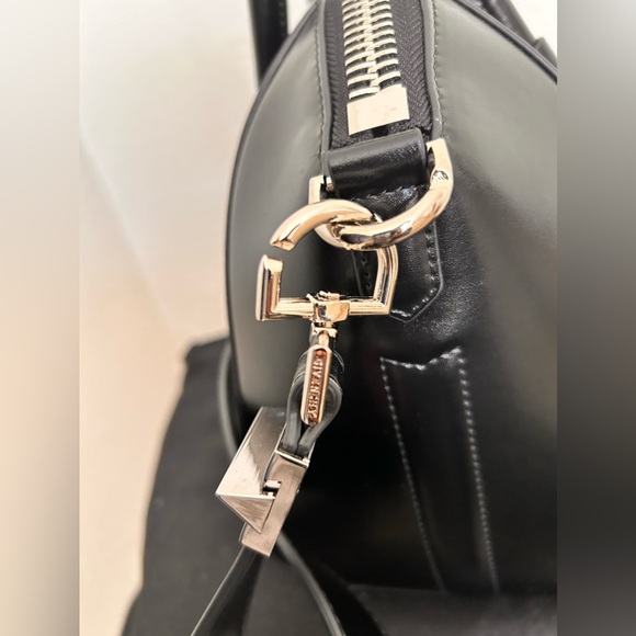 SOLD SOLD ‼️‼️‼️Givenchy bag medium sized. - Picture 5 of 7